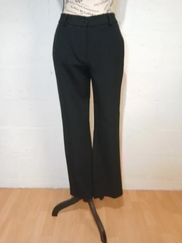Pantalon noir droit avec détail simili cuir aux poches Emma & Caro – Taille 38 ( – photo 2